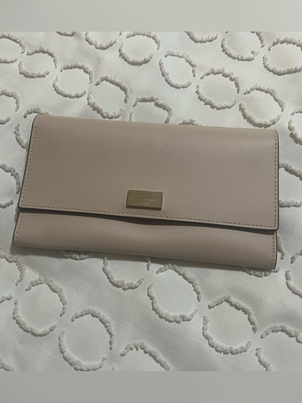 kate spade leather wallet in light taupe